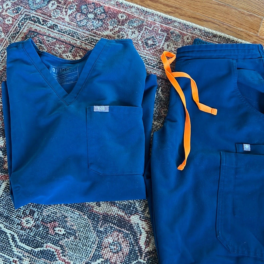 Figs Catarina Scrub top sm, and yola scrub bottoms sm.
